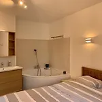La Badine Renove De Gamme Balneo Climatisation Aparthotel Hyeres