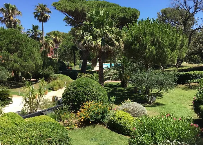 Aparthotel LA BADINE Appartement rénové Haut de game et Parc Prestations Premiumamme avec Climatisation Vue Pisc