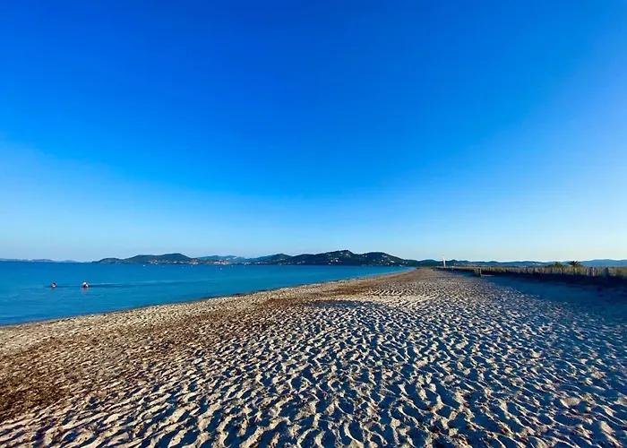 LA BADINE Appartement rénové Haut de game et Parc Prestations Premiumamme avec Climatisation Vue Pisc