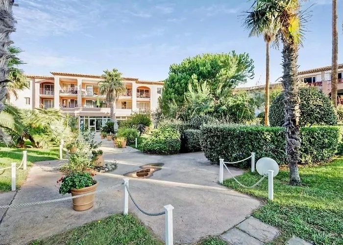 LA BADINE Appartement rénové Haut de game et Parc Prestations Premiumamme avec Climatisation Vue Pisc Aparthotel