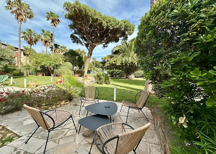 La Badine Appartement Renove Haut De Gamme Balneo Climatisation Apartmanhotel Hyères