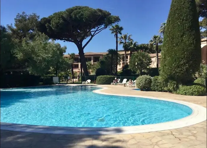 La Badine Appartement Renove Haut De Gamme Balneo Climatisation Apartmanhotel Hyères