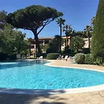 La Badine Renove De Gamme Balneo Climatisation Aparthotel Hyères